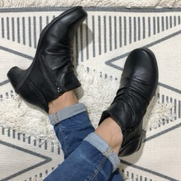 🖤COBB HILL LAUREL RIVET ANKLE BOOTS IN BLACK 7 - Picture 1 of 12